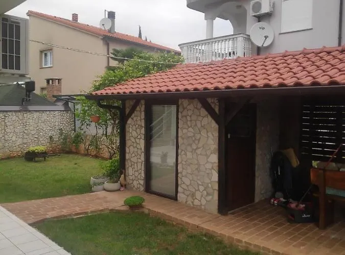 Simona メドゥリン