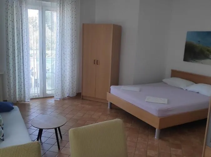 Simona * メドゥリン