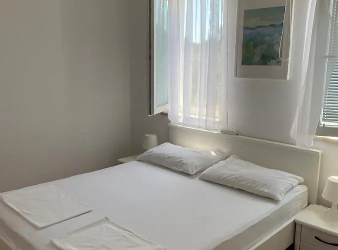 アパート Simona メドゥリン