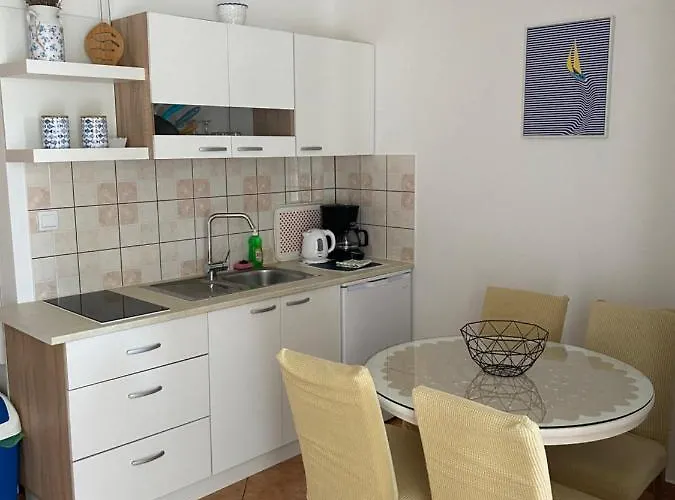 Simona * メドゥリン