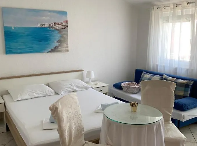 Simona アパート メドゥリン