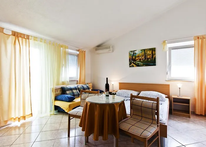 Simona メドゥリン