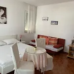 Simona *