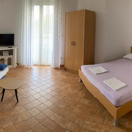 Simona Apartment *