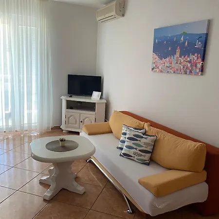Simona Apartment *